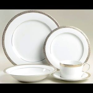 Platinum Filigree
by NIKKO 5 Piece Place Setting